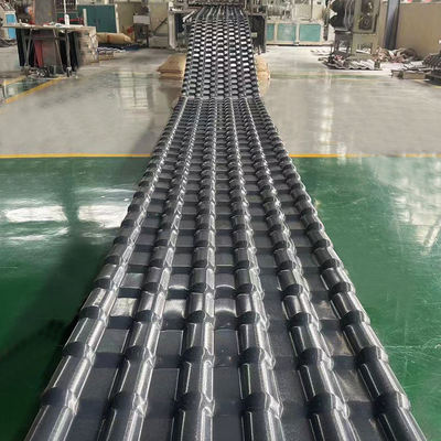 Lembar atap UPVC berwarna tahan suara Peti atap PVC hitam Berat ringan Lembar gelombang UPVC untuk atap eksternal Peti atap PVC tahan cuaca